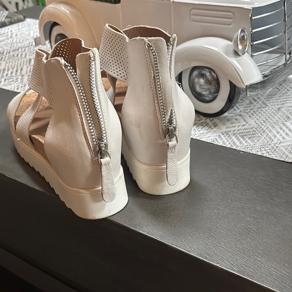 Steve Madden White Wedge Sandals with Textured Straps - Picture 3 of 8